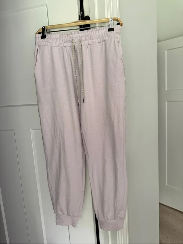 Vuori pink performance women’s high rise jogger pants - Image 2