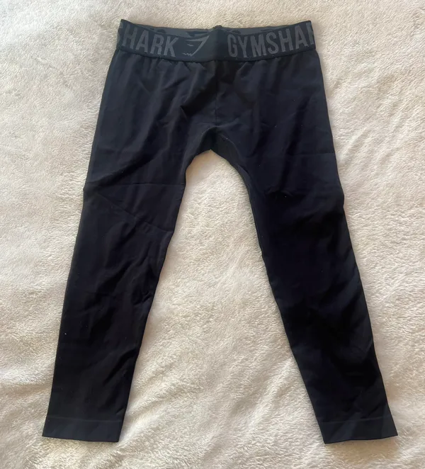 Gymshark Black Cropped Leggings - Image 3