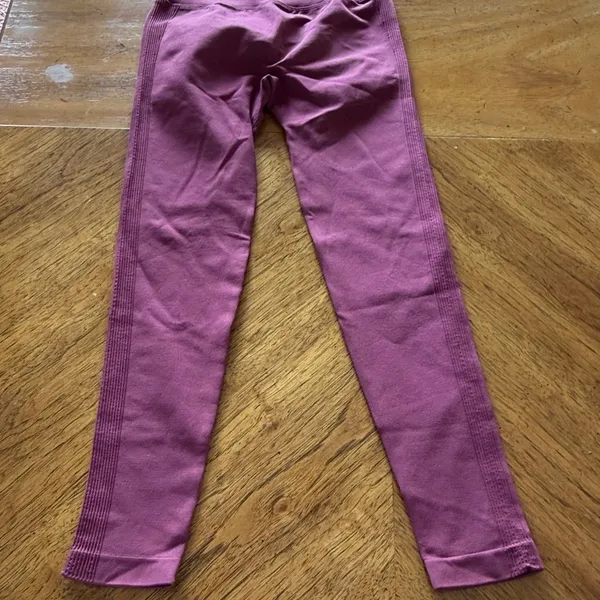 Scrunch Butt Maroon Seamless Leggings - Image 3
