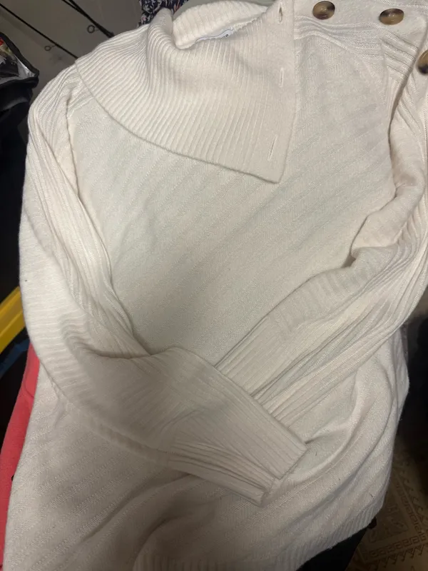 Liz Claiborne Sweater - Image 4
