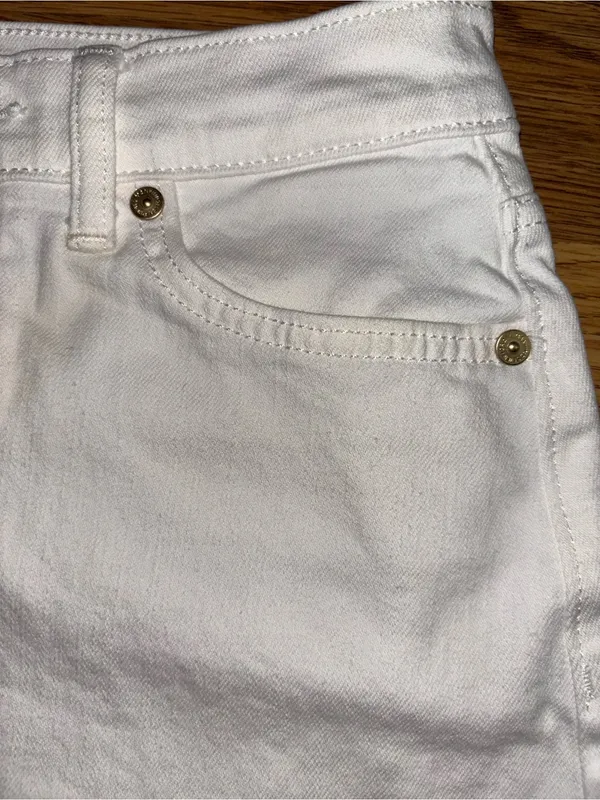 7 For All Mankind White Denim Skirt Women’s Waist Size 25 Cutoff Raw Hem Pockets - Image 5