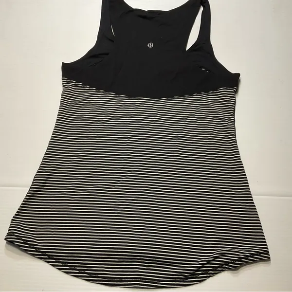 Lululemon Run: First Base Tank
Hyper Stripe Black Ghost / Black Sz 8 - Image 6
