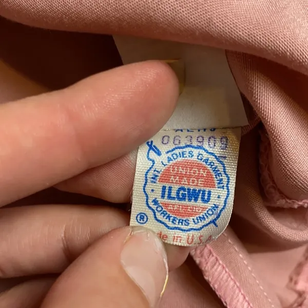 80s VINTAGE BABY PINK BUTTON UP BLOUSE - Image 4