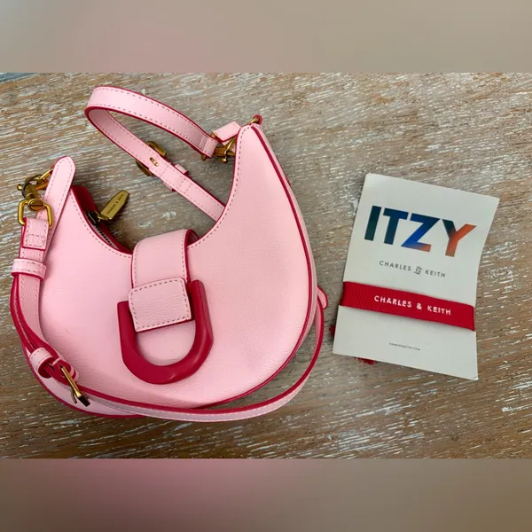 CHARLES & KEITH’s Limited-edition collaboration ITZY Gabine hobo saddle bag. - Image 3
