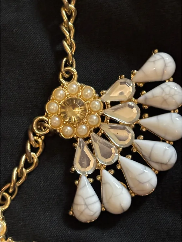 Gold Statement Necklace - Image 3