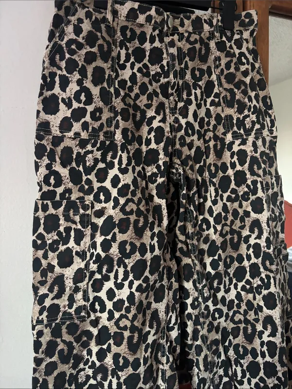 No Boundaries Leopard Cargo Pants L Short Wide Leg Crop Cotton Stretch Y2K large - Image 2