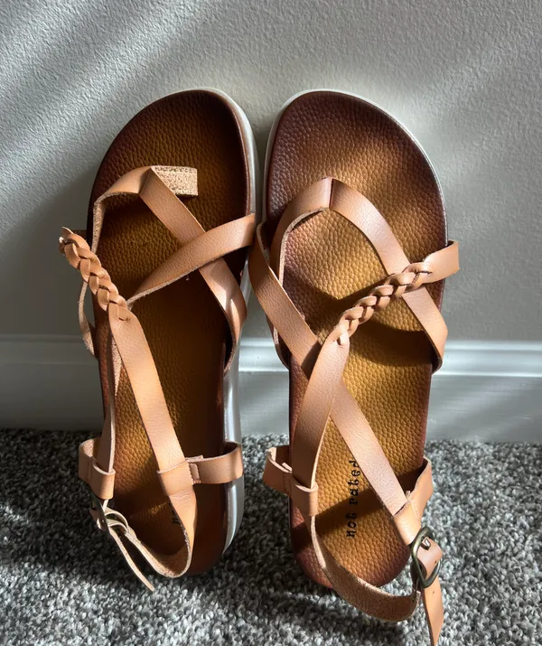 sandles Size 9 - Image 2