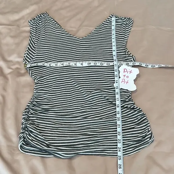 WHBM sz M grey&white stripped sleeveless rouched sides knit top EUC - Image 8