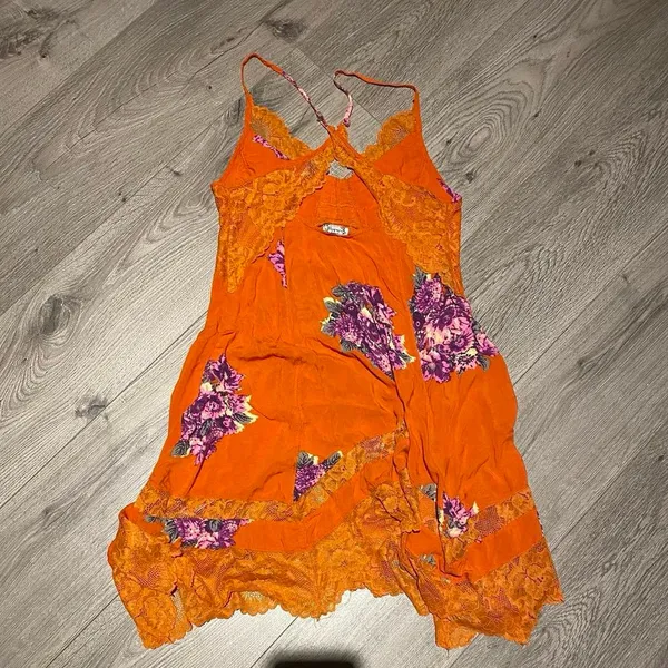 Free people Orange Floral Lace Trim slip Dress with asymmetrical hem, size S - Image 4
