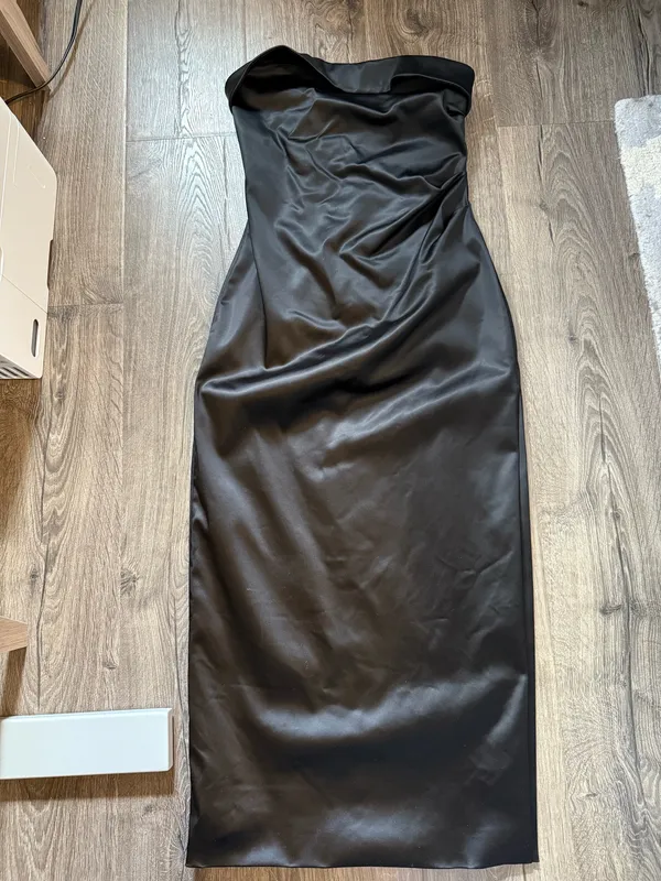 Aritzia Ten by Babaton Black Satin Strapless Dress - Image 4
