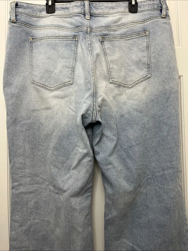 Arula Women's Light Wash Distressed Wide Leg Denim Jeans - Size 18 - Image 10