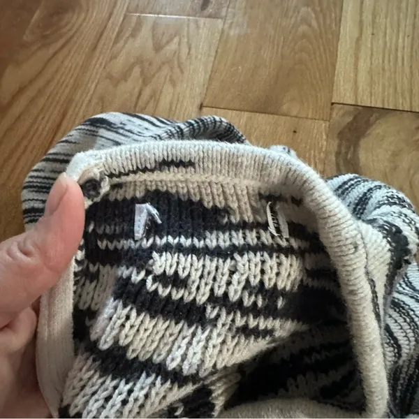 American Eagle Outfitters Black and White Cowl Neck Sweater - Image 4