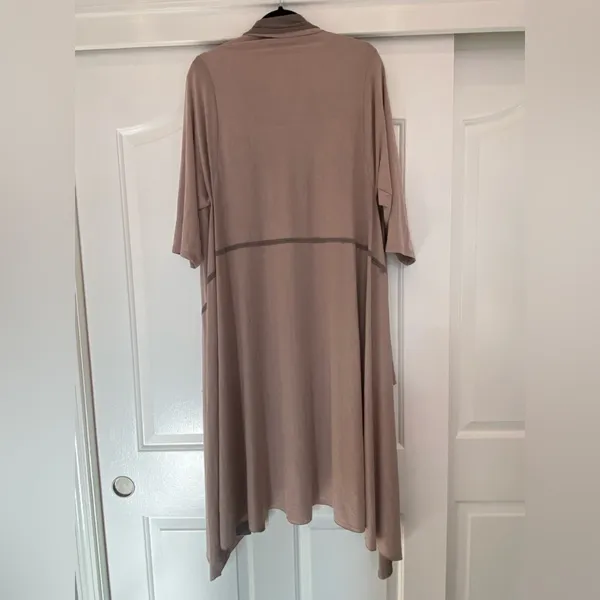 Qué mauve two tone duster size 6 - Image 3