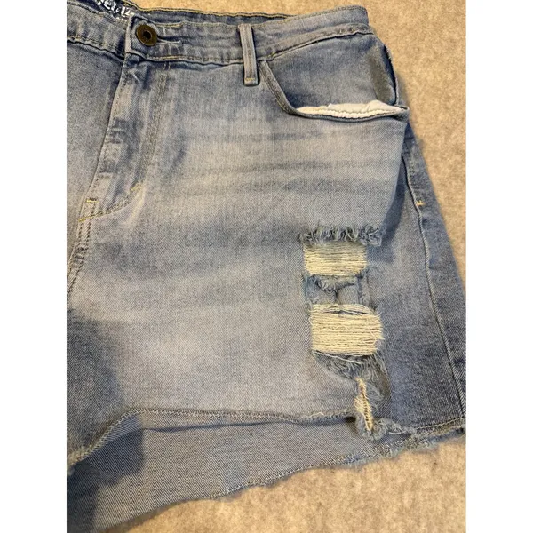 Denizen from Levis Womens Distressed Denim Shorts Light Wash Raw Hem Size 14 - Image 3