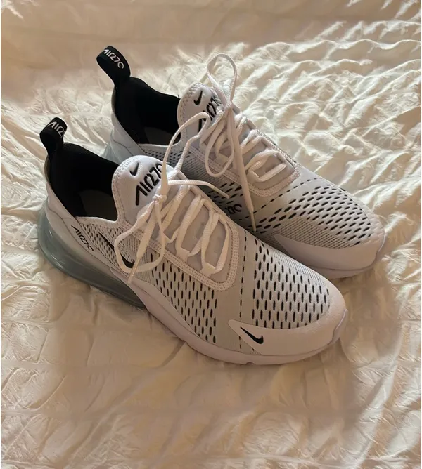 Nike Women’s 270 Air Max Shoes - Image 4
