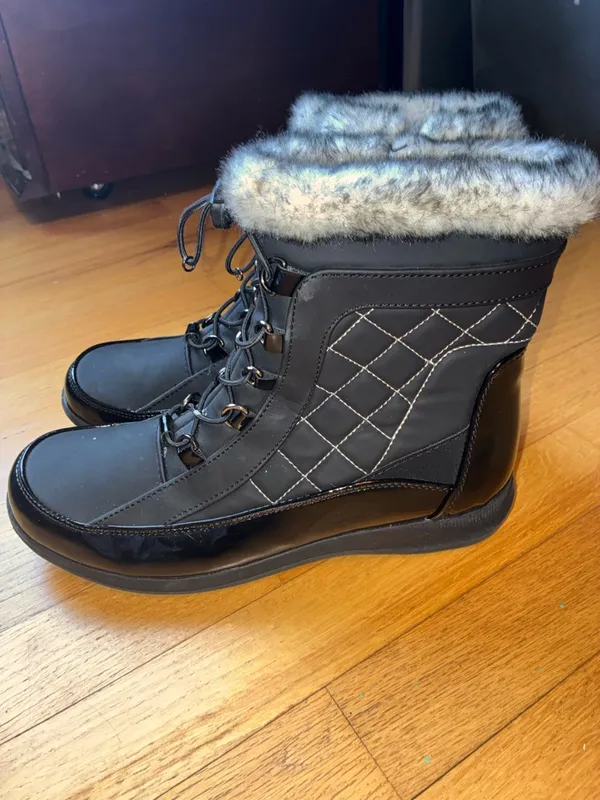 Sporto Women's Black Faux Fur Lined Winter Lace-Up Boots - Image 3