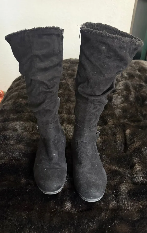 torrid Black Over-the-Knee Buckle Boots Sherpa lined 9.5 - Image 2
