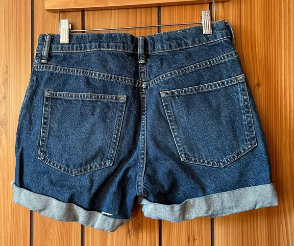 Everlane Classic Vintage Dark Blue Wash Raw Hem Mid-Rise Relaxed Denim Shorts - Image 6