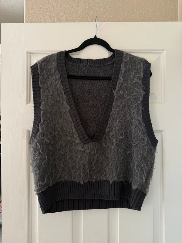 M2 Fuzzy Wool Blend Sweater Vest Gray Size L - Image 2