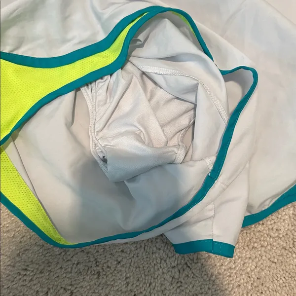 Nike drifit shorts - Image 3