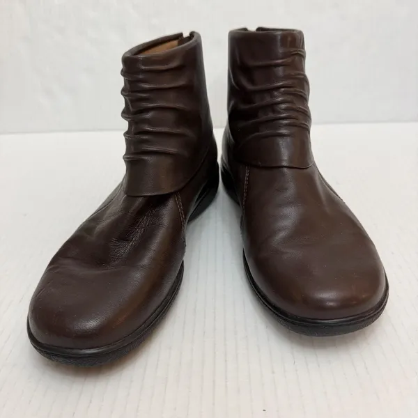 Clarks Bootie Boots Womens 8 Brown Leather Ankle Zip Comfort Round Toe 26110628 - Image 5