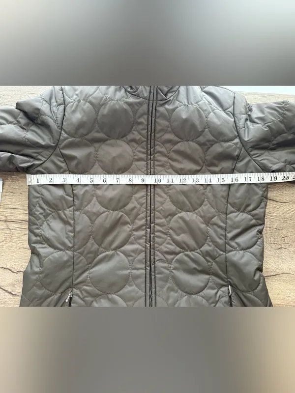 Patagonia women’s mor parka in olive‎ green size small - Image 4