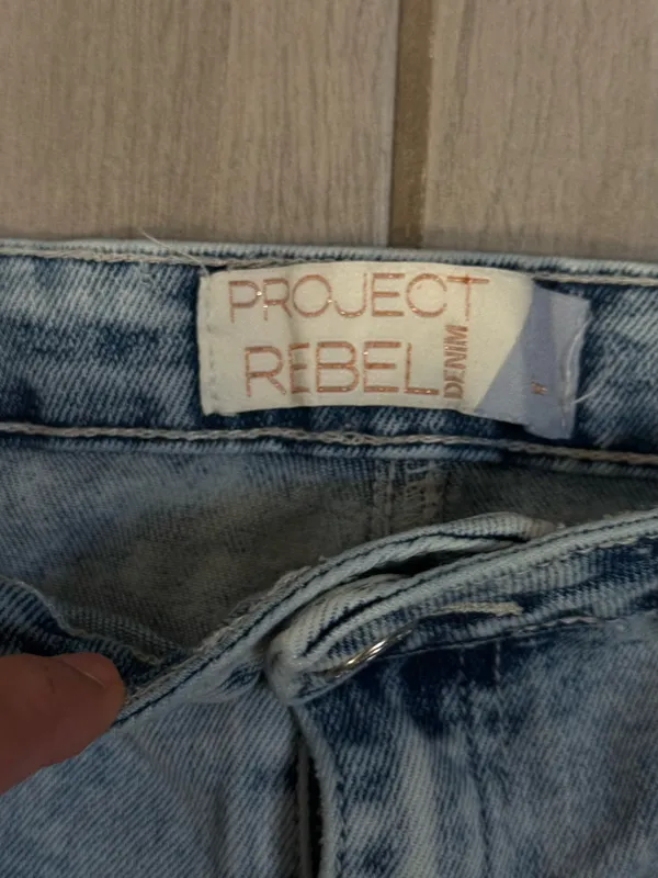 High-Rise Light Acid-Wash Denim Mini Shorts - Image 4