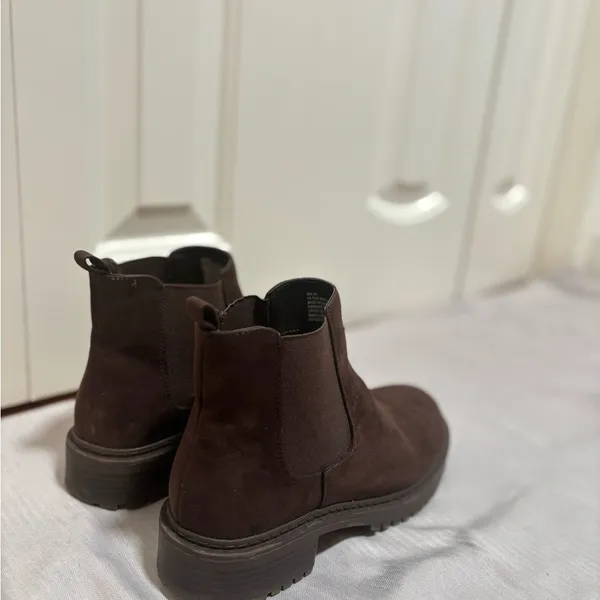 Nola Chocolate Brown Boots Size 7 - Image 4