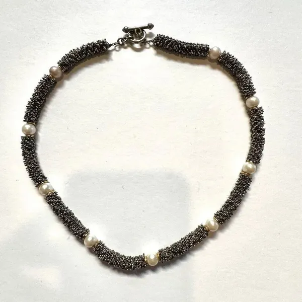 Silver tone faux pearl collar necklace - Image 3