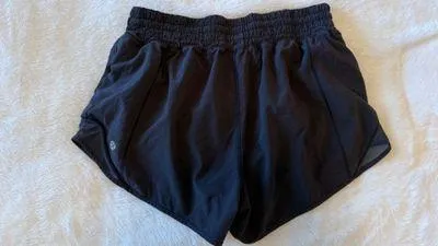 Lululemon Hotty Hot 2.5" - Image 2