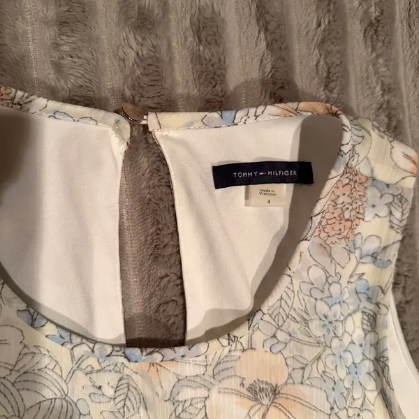 Tommy Hilfiger Floral Sleeveless Shift Dress, Size 4, Fully Lined, Keyhole‎ Back - Image 4