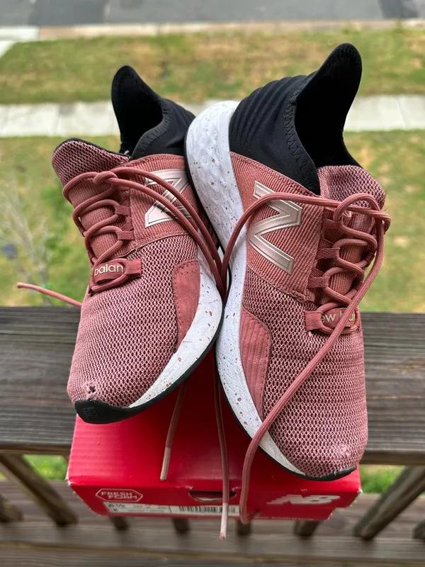 New Balance Women's Sneakers in Dusty Rose with Black Heel - Image 5