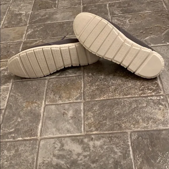 2/$35 New sz 9‎ sneakers Gray - Image 2