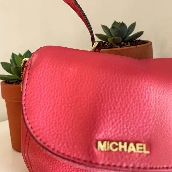 Michael Kors Crossbody Bag Womens Small Coral Pink Pebbled‎ Leather Gold Chain - Image 11