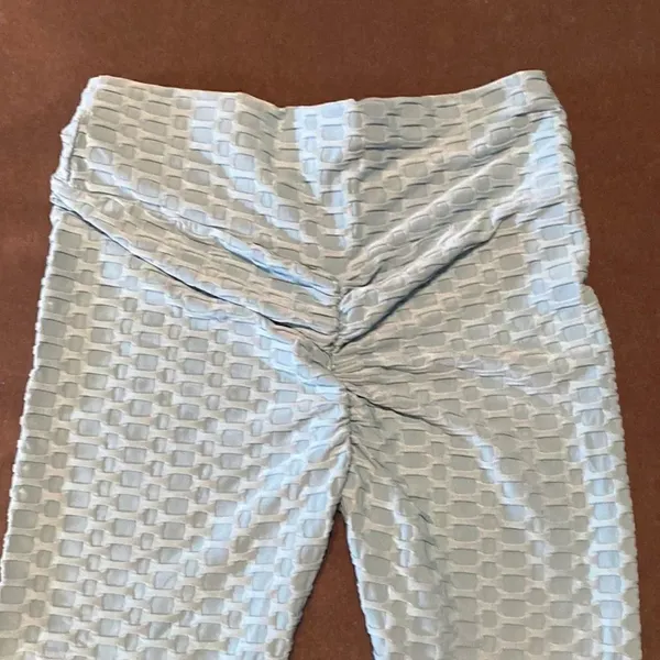 Women’s Leggings/High Waisted Yoga Pants Textured Blue Fabric Size L NEW - Image 3
