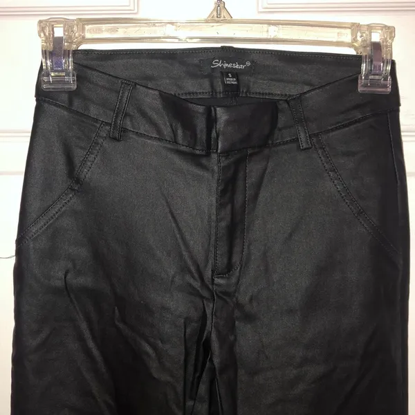 🌸 Black Tight Faux Leather Pants - Image 3