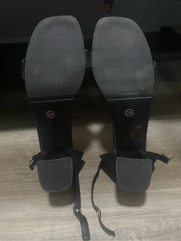 Black suede heels Size 8 - Image 5