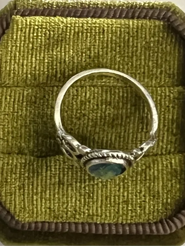 Vintage/Elegant Design Faux Aquarium Gemstone w/ Heart Detailing Ring Size 7 NWT - Image 4