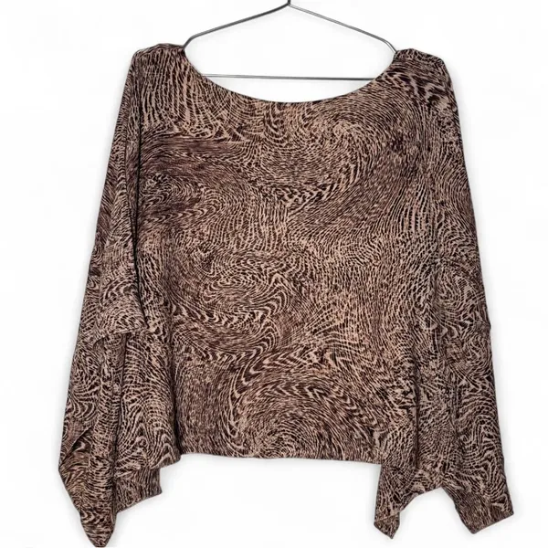 Alice + Olivia selena oversized leopard top - Image 3