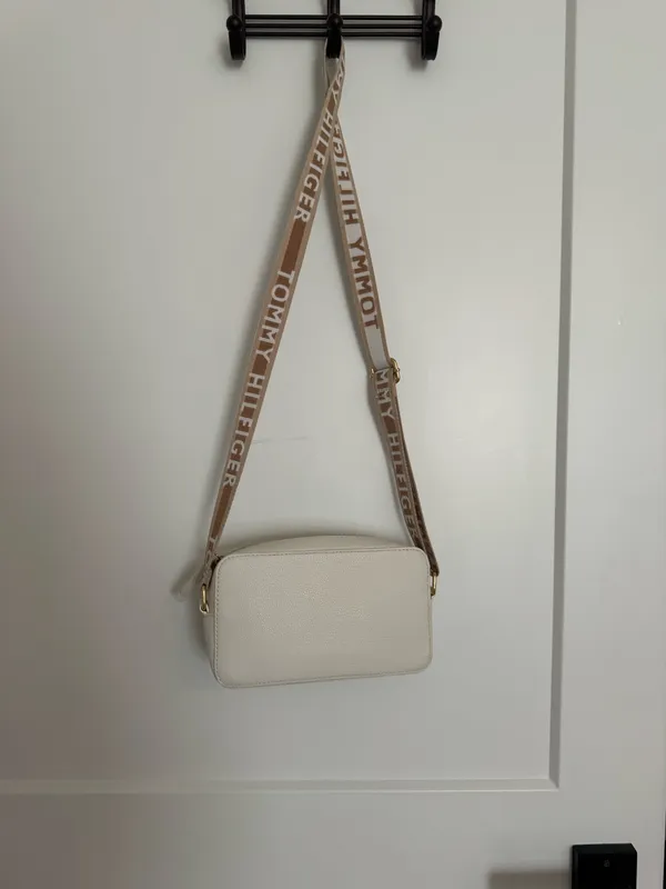 Tommy Hilfiger purse - Image 2