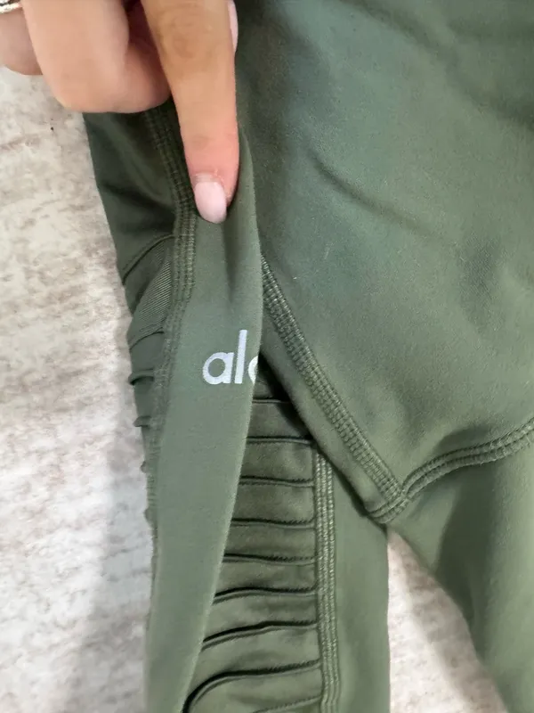 Alo yoga leggings size small - Image 3