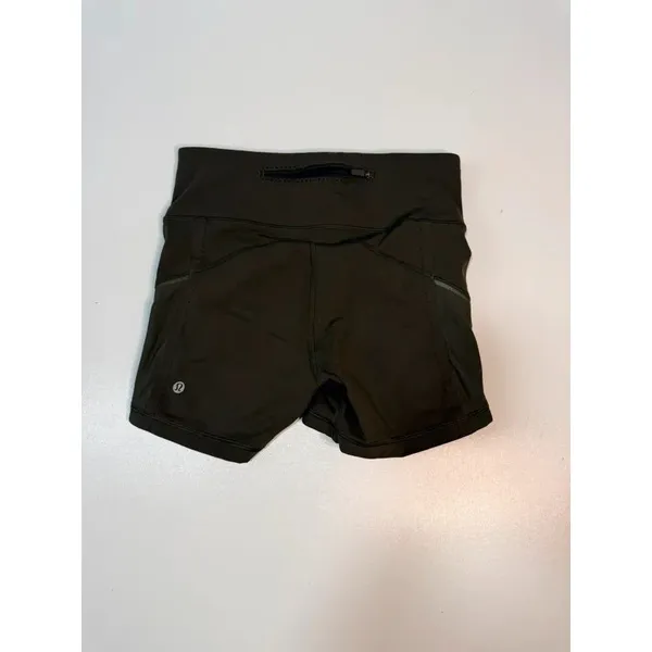 Short lululemon women sz 6 - Image 3