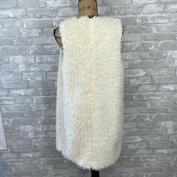 Maurices Cream Faux Fur Open Vest - Image 3