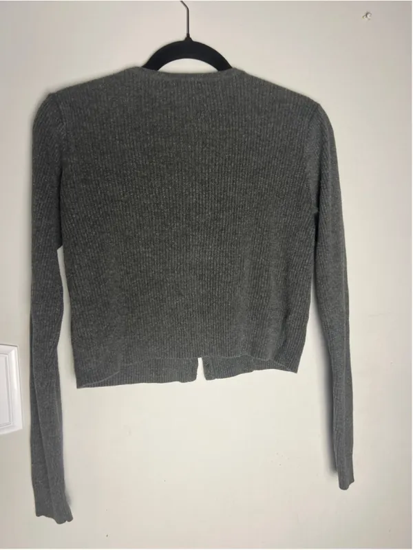 Brandy Melville Gray Ribbed Cropped Cardigan Y2K Model Off Duty Preppy - Image 4