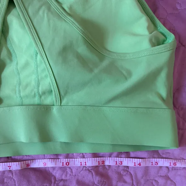 Fabletics Siena High Impact Sports Bra in Green XS Product Description Your favorite high-support sports bra is now updated with a higher neck and wider bottom band for even more coverage. It's also built with perforated details for supreme cooling capabilities. Features 4-Way Stretch Fabric Knit 81% Nylon/19% Elastane Imported by Fabletics GmbH, Bergmannstraße 102/103, 10961 Berlin - Image 8