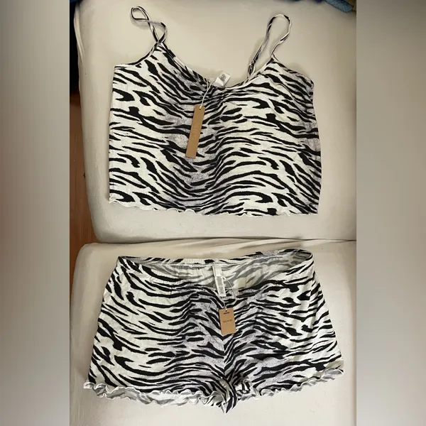 SKIMS NWT Sleep Cami Set Black and White Snow Tiger Print Pajama Set Size L - Image 4