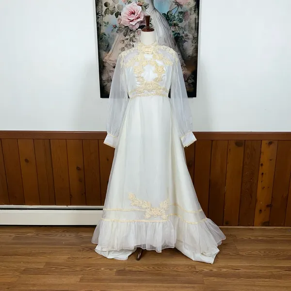 Pretty Vintage 1970s Organza Wedding Gown! - Image 3