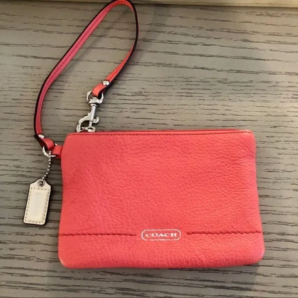 ✨ 4xHP✨Coach
Red Leather Wristlet✨ - Image 9