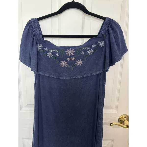 NWT Denim Chambray Embroidered Floral Off the Shoulder Dress L Western Boho - Image 3