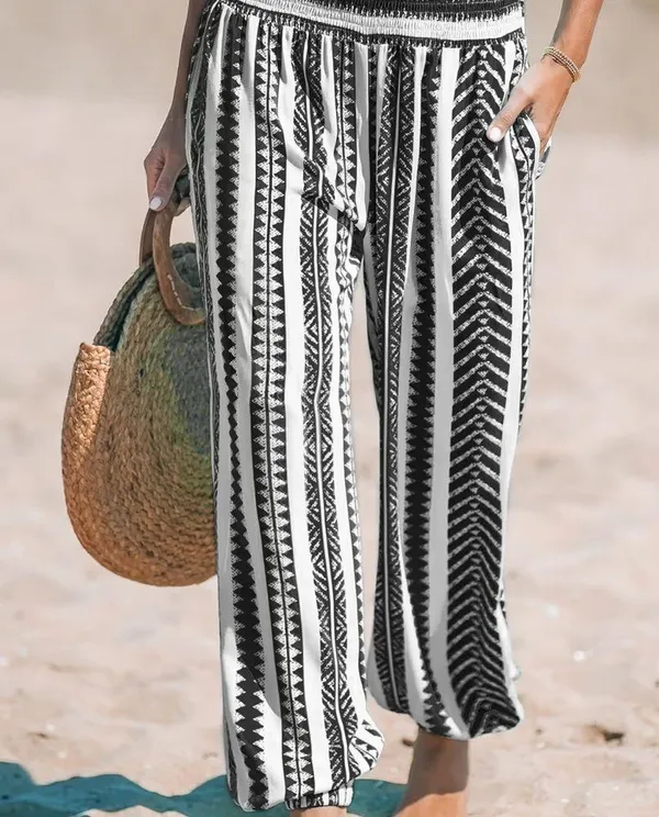 NWT Woman’s Cupshe Black and White Geometric Wide Leg Jogger Pants Smocked Sz M - Image 3